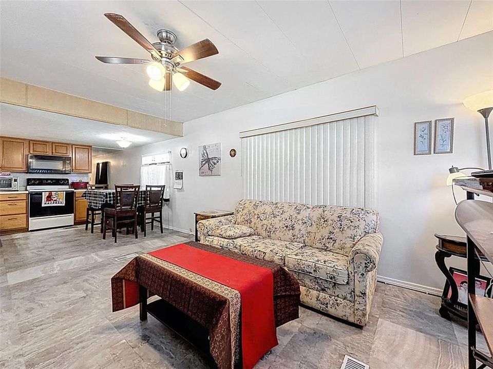 待售: $49,900 (2 贝兹, 1 浴室, 1220 平方英尺)