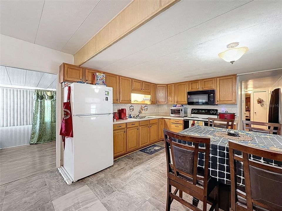 待售: $49,900 (2 贝兹, 1 浴室, 1220 平方英尺)