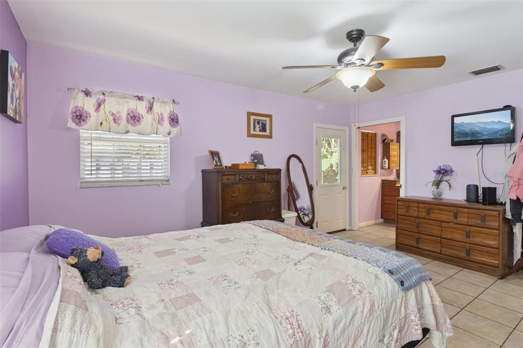 Active With Contract: $677,000 (3 beds, 2 baths, 1920 Square Feet)