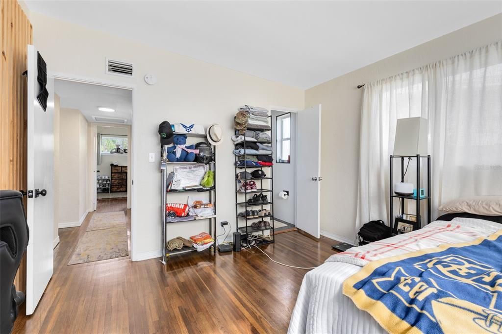 待售: $349,900 (2 贝兹, 2 浴室, 1082 平方英尺)