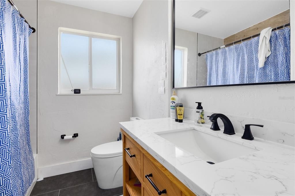 待售: $349,900 (2 贝兹, 2 浴室, 1082 平方英尺)