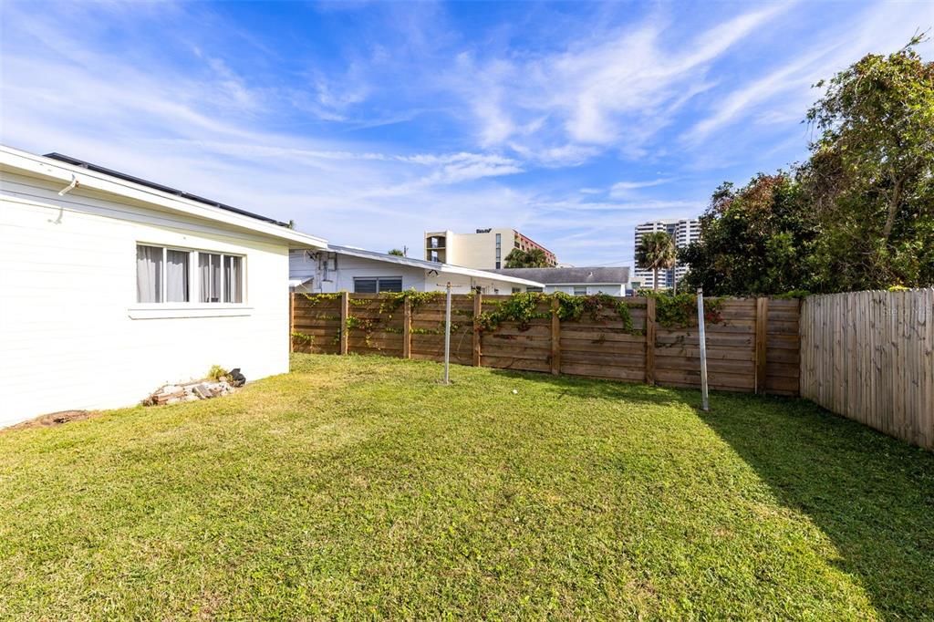 待售: $349,900 (2 贝兹, 2 浴室, 1082 平方英尺)