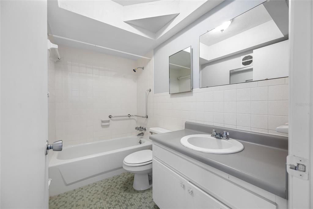 出租: $1,395 (2 贝兹, 2 浴室, 1100 平方英尺)