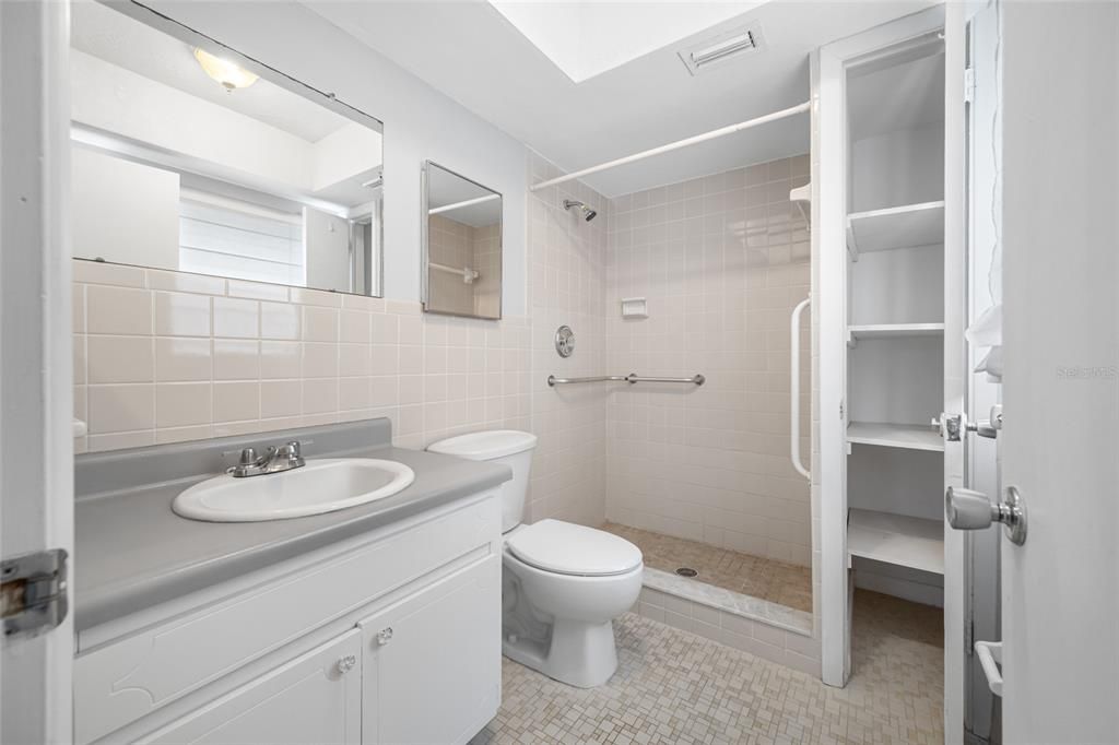 出租: $1,395 (2 贝兹, 2 浴室, 1100 平方英尺)