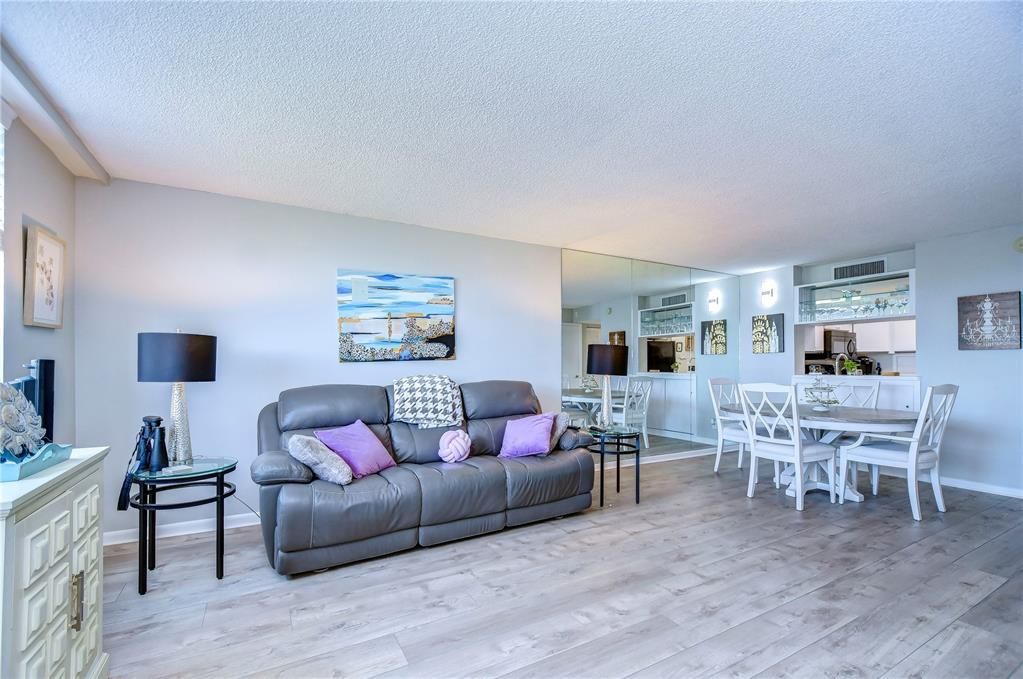 На продажу: $175,000 (1 спален, 1 ванн, 810 Квадратных фут)