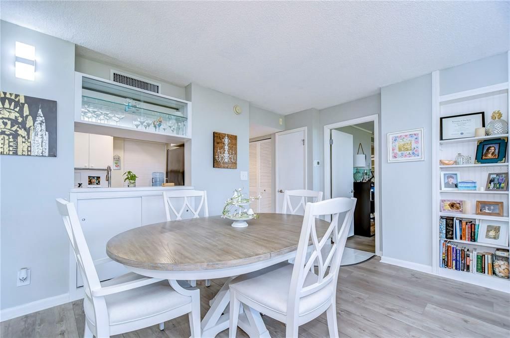 На продажу: $175,000 (1 спален, 1 ванн, 810 Квадратных фут)