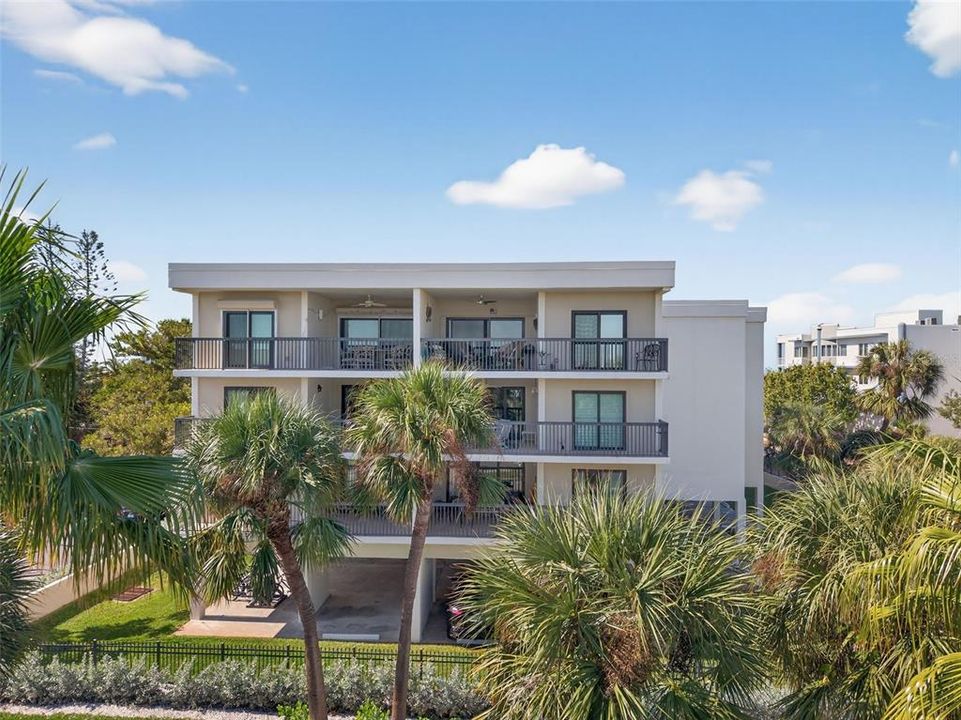 For Sale: $1,285,000 (3 beds, 2 baths, 1345 Square Feet)