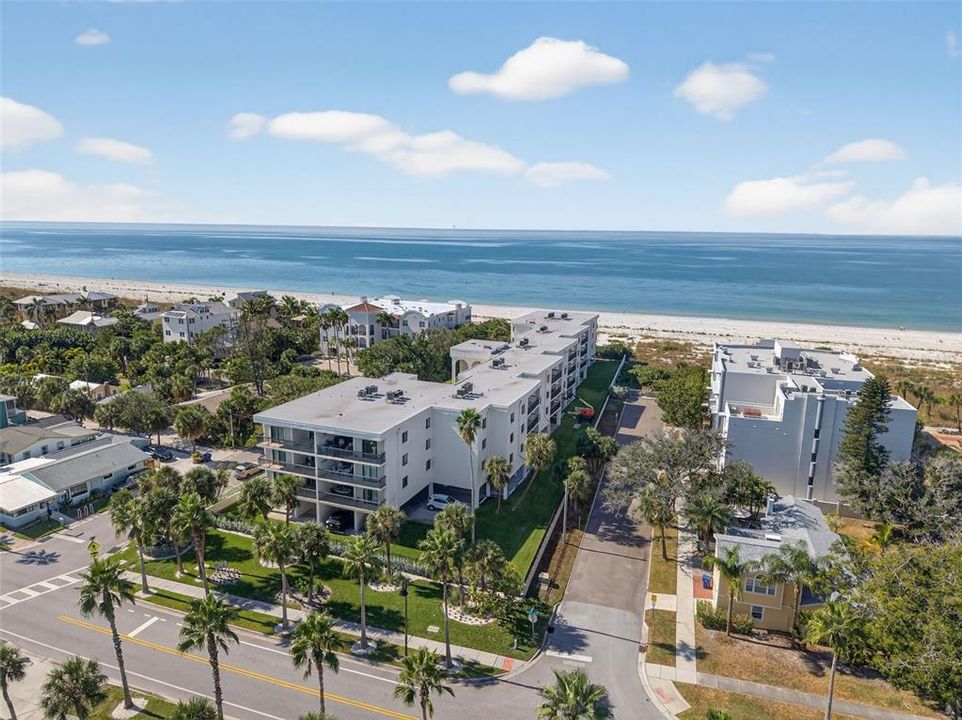 For Sale: $1,285,000 (3 beds, 2 baths, 1345 Square Feet)