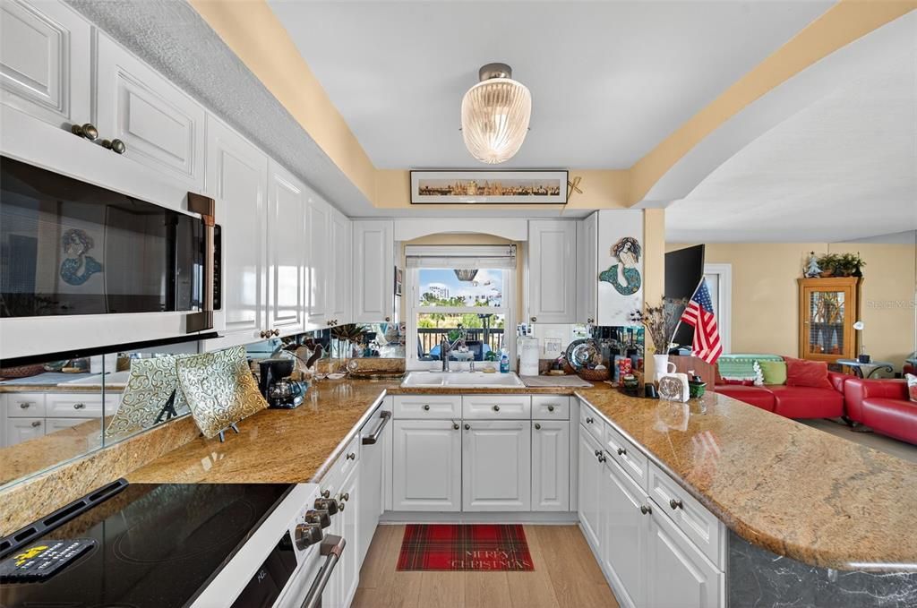 For Sale: $1,285,000 (3 beds, 2 baths, 1345 Square Feet)