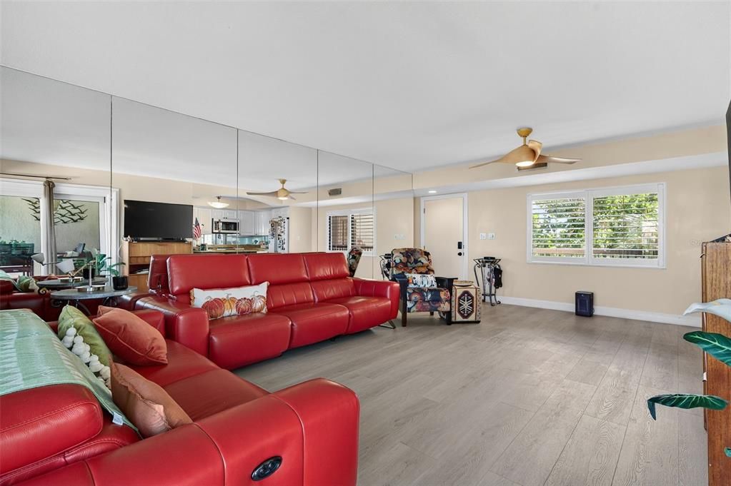 For Sale: $1,285,000 (3 beds, 2 baths, 1345 Square Feet)