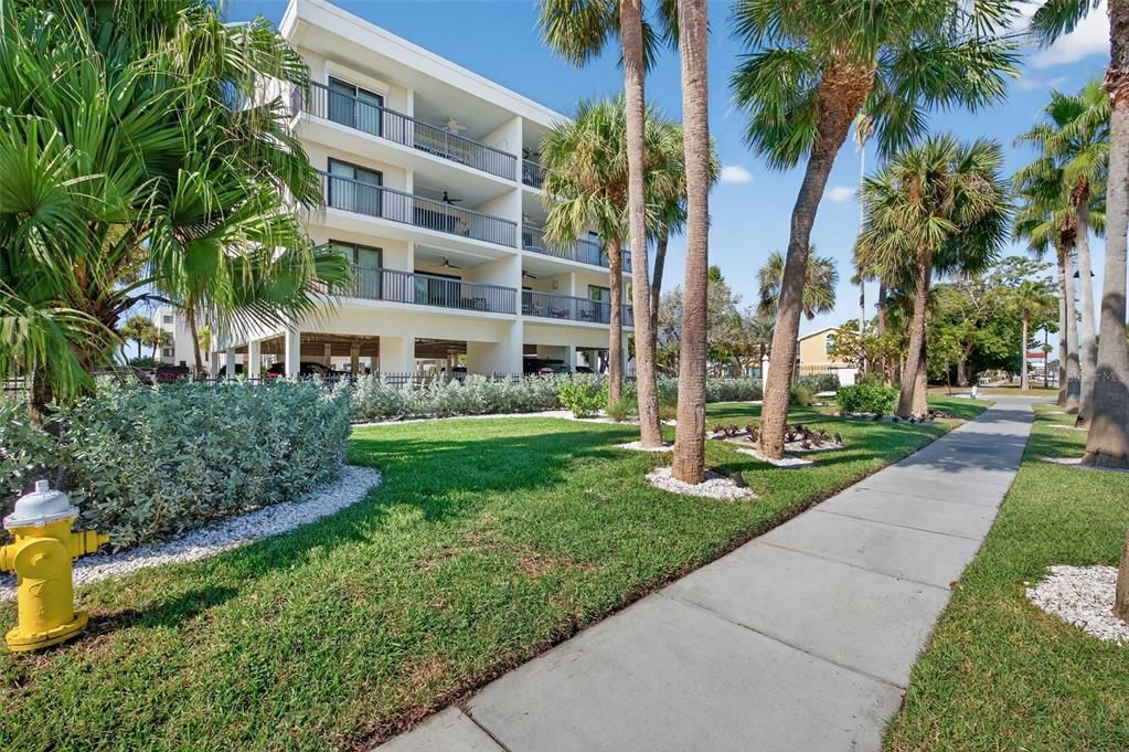 For Sale: $1,285,000 (3 beds, 2 baths, 1345 Square Feet)