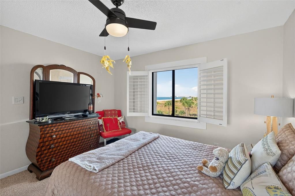 For Sale: $1,285,000 (3 beds, 2 baths, 1345 Square Feet)