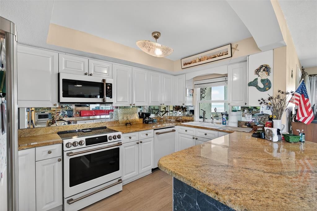 For Sale: $1,285,000 (3 beds, 2 baths, 1345 Square Feet)