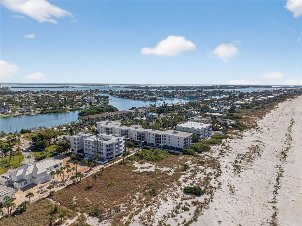 For Sale: $1,285,000 (3 beds, 2 baths, 1345 Square Feet)