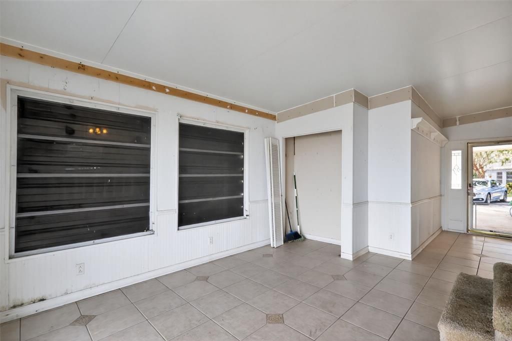 待售: $135,000 (2 贝兹, 1 浴室, 973 平方英尺)