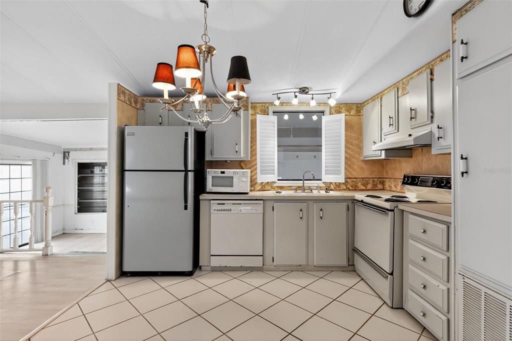 待售: $135,000 (2 贝兹, 1 浴室, 973 平方英尺)