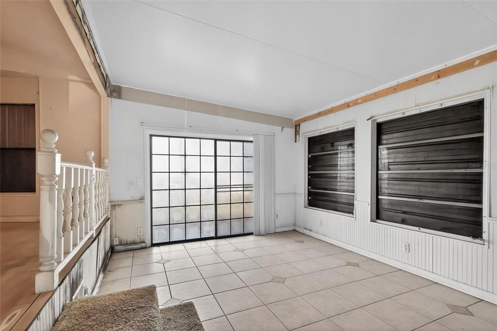 待售: $135,000 (2 贝兹, 1 浴室, 973 平方英尺)