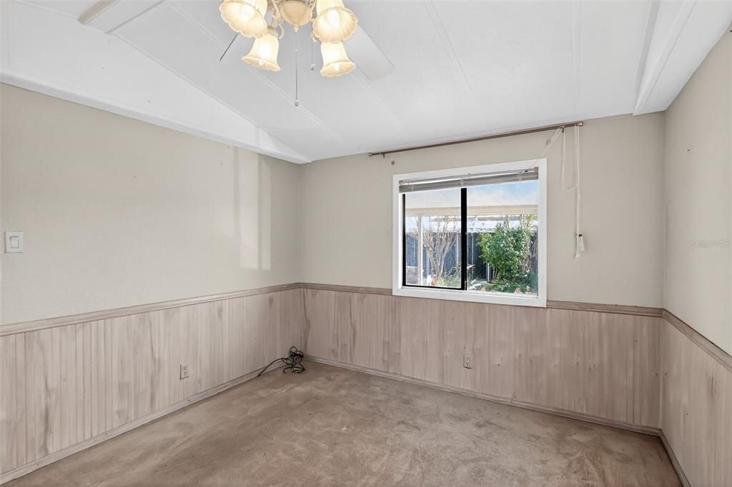 待售: $135,000 (2 贝兹, 1 浴室, 973 平方英尺)