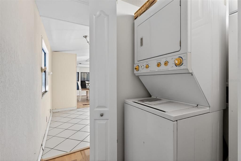 待售: $135,000 (2 贝兹, 1 浴室, 973 平方英尺)