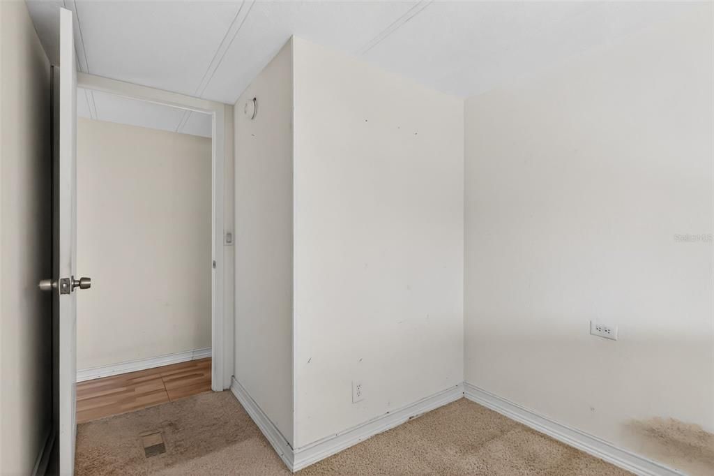 待售: $135,000 (2 贝兹, 1 浴室, 973 平方英尺)