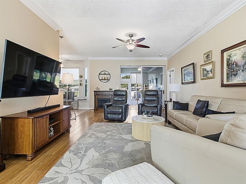 合同活跃: $349,900 (3 贝兹, 2 浴室, 1754 平方英尺)