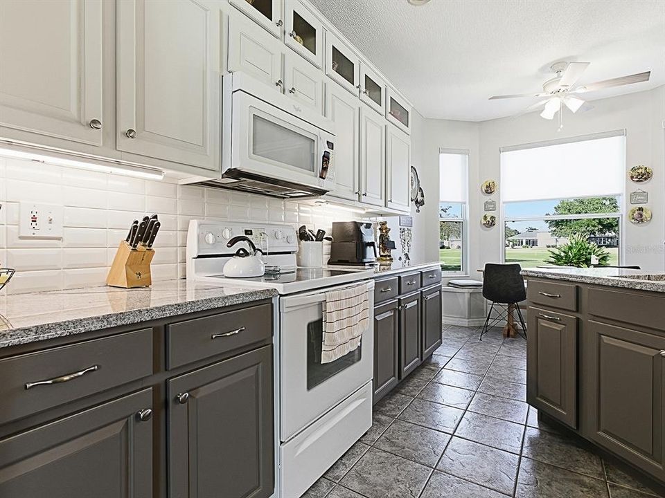 合同活跃: $349,900 (3 贝兹, 2 浴室, 1754 平方英尺)