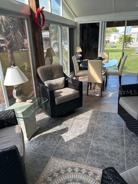 待售: $235,000 (2 贝兹, 2 浴室, 1568 平方英尺)