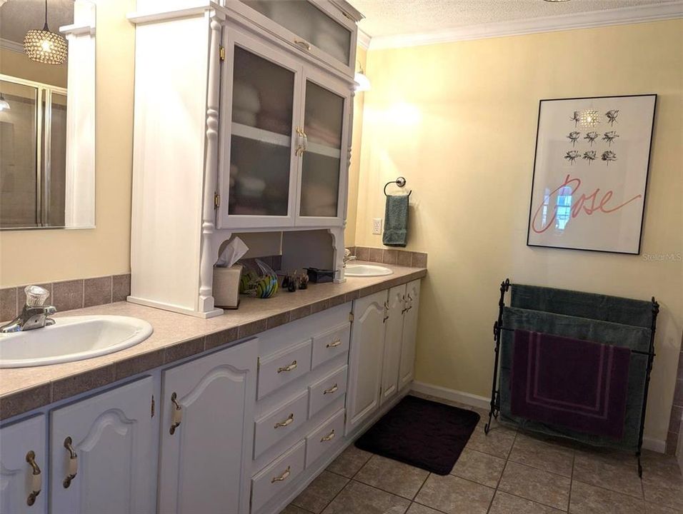 待售: $235,000 (2 贝兹, 2 浴室, 1568 平方英尺)