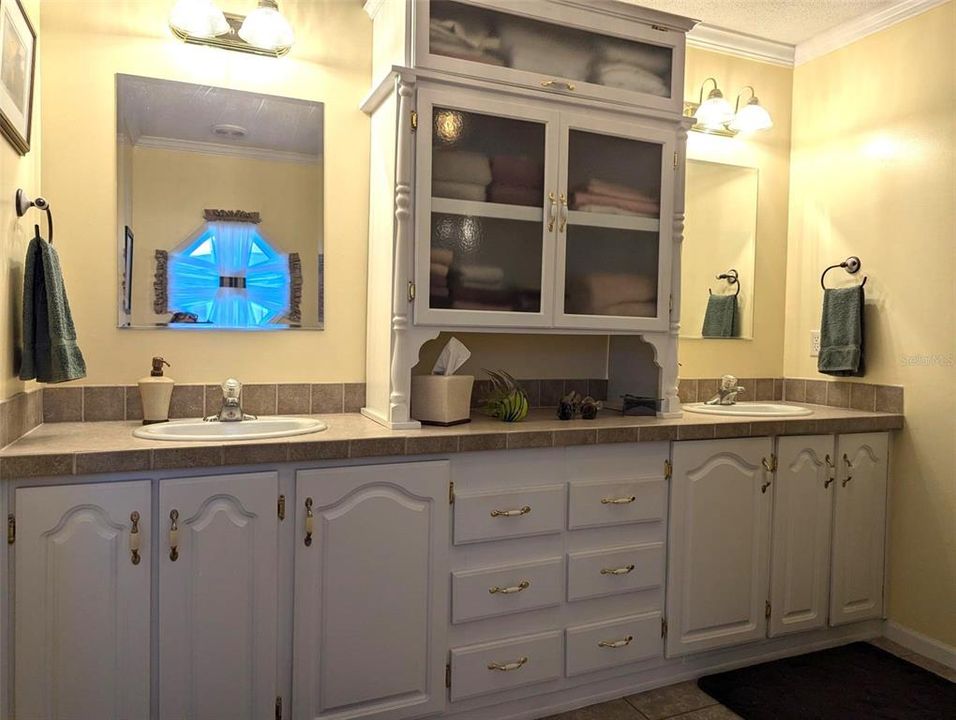 待售: $235,000 (2 贝兹, 2 浴室, 1568 平方英尺)