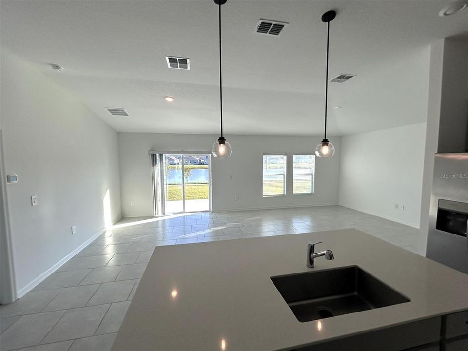 出租: $2,250 (3 贝兹, 2 浴室, 1580 平方英尺)