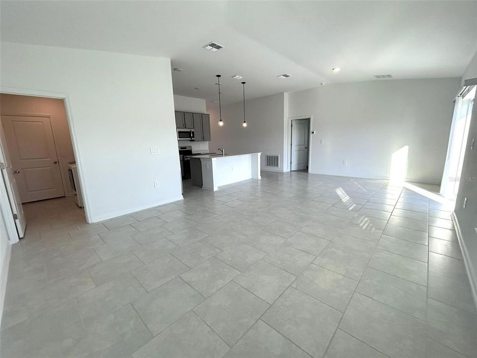 出租: $2,250 (3 贝兹, 2 浴室, 1580 平方英尺)