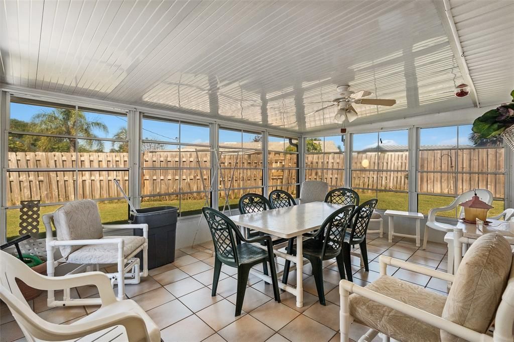 For Sale: $290,000 (2 beds, 1 baths, 1015 Square Feet)