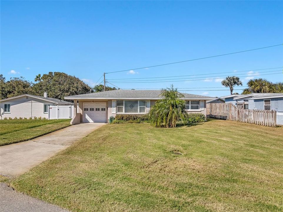 For Sale: $290,000 (2 beds, 1 baths, 1015 Square Feet)