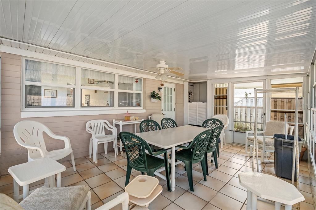 For Sale: $290,000 (2 beds, 1 baths, 1015 Square Feet)