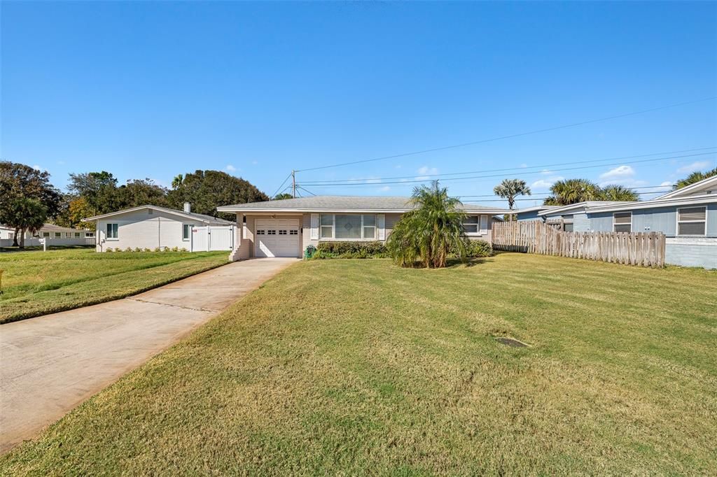 For Sale: $290,000 (2 beds, 1 baths, 1015 Square Feet)