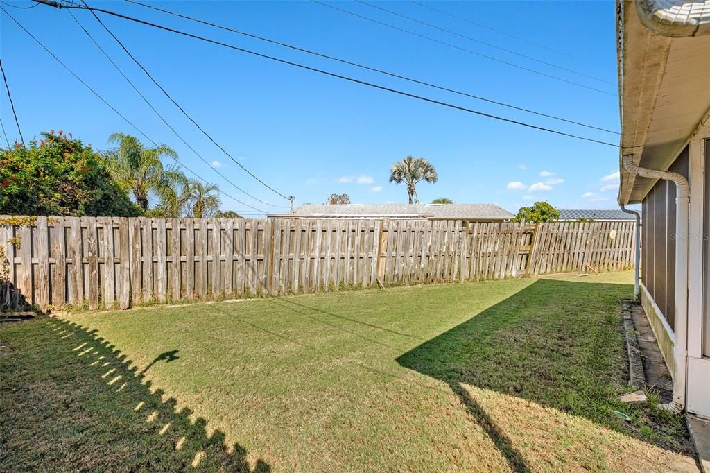 For Sale: $290,000 (2 beds, 1 baths, 1015 Square Feet)