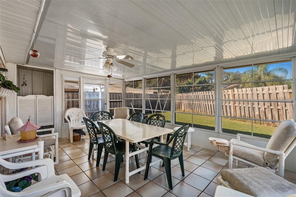 For Sale: $290,000 (2 beds, 1 baths, 1015 Square Feet)