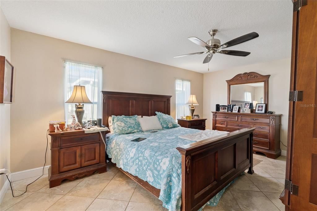 For Sale: $465,000 (4 beds, 2 baths, 2096 Square Feet)