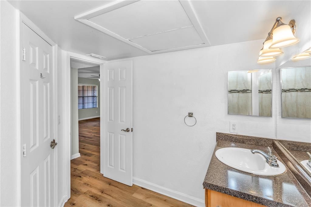 For Sale: $159,950 (2 beds, 2 baths, 924 Square Feet)