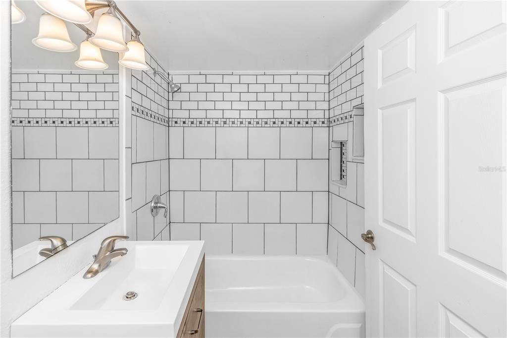 For Sale: $159,950 (2 beds, 2 baths, 924 Square Feet)