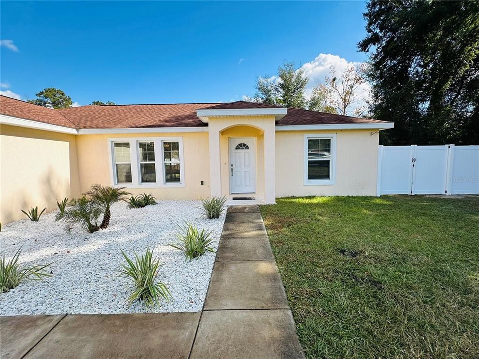 出租: $1,800 (3 贝兹, 2 浴室, 1390 平方英尺)