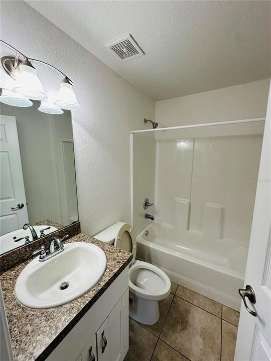 出租: $1,800 (3 贝兹, 2 浴室, 1390 平方英尺)