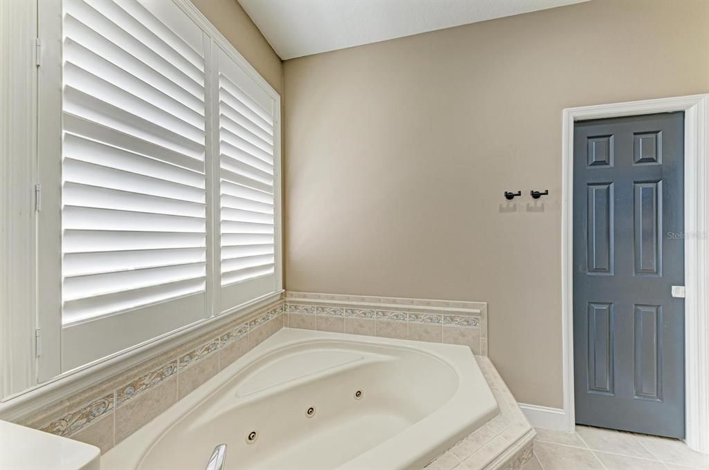 For Sale: $975,000 (4 beds, 3 baths, 2870 Square Feet)