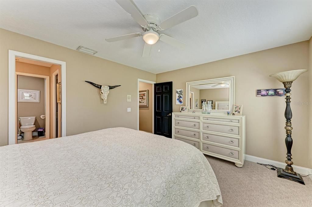 For Sale: $975,000 (4 beds, 3 baths, 2870 Square Feet)