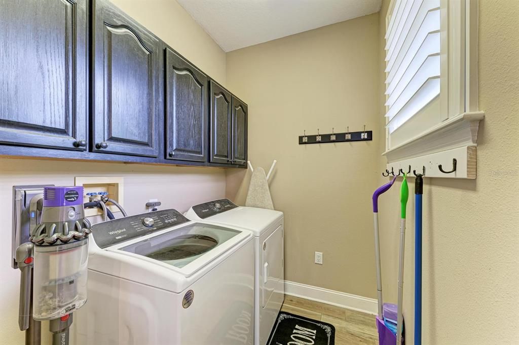 For Sale: $975,000 (4 beds, 3 baths, 2870 Square Feet)