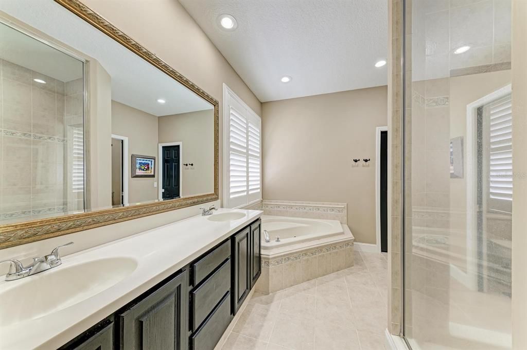 For Sale: $975,000 (4 beds, 3 baths, 2870 Square Feet)