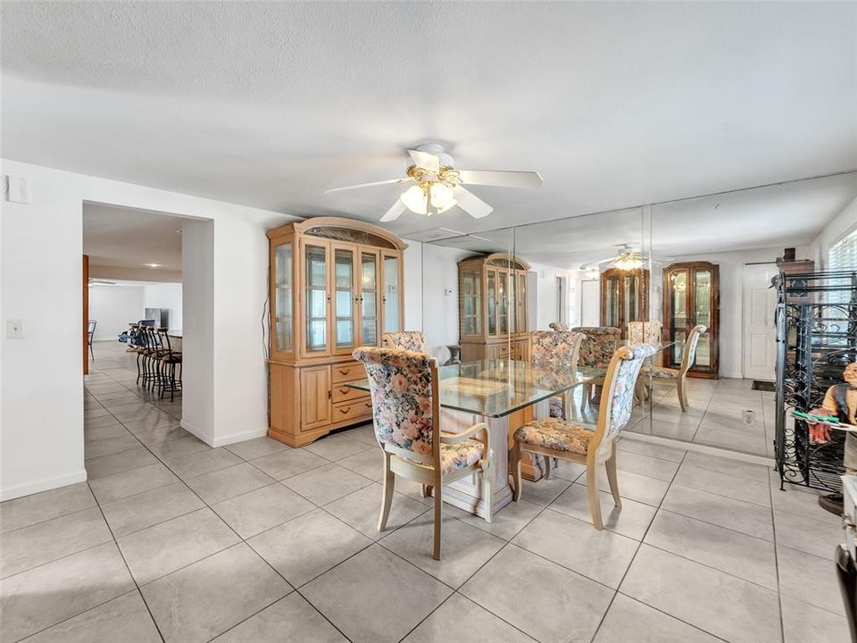 待售: $625,000 (6 贝兹, 3 浴室, 2718 平方英尺)