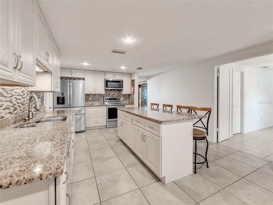 待售: $625,000 (6 贝兹, 3 浴室, 2718 平方英尺)