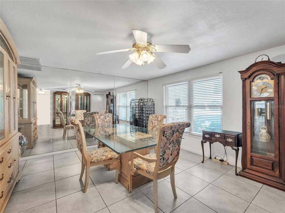 待售: $625,000 (6 贝兹, 3 浴室, 2718 平方英尺)