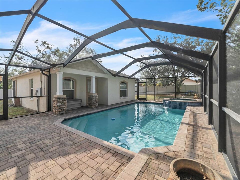 待售: $625,000 (6 贝兹, 3 浴室, 2718 平方英尺)